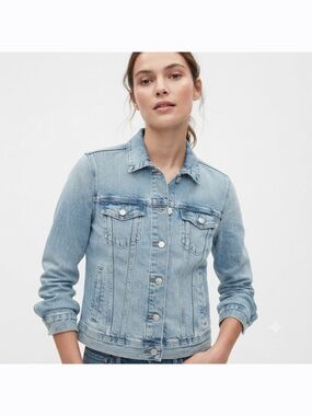 GAP Light Blue Denim Jean Jacket - Women